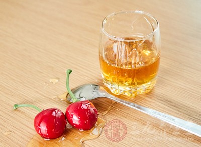 蜂蜜水是身体兴奋剂和止咳药 关键是什么时候喝