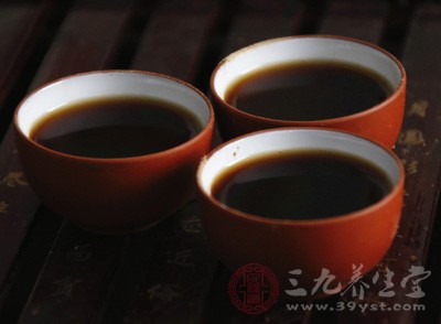 黑糖中含獨(dú)特的天然酸類和色素調(diào)節(jié)物質(zhì)