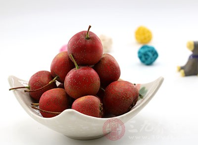 鲜山楂怎么泡水呢?鲜山楂也是叫“山里红”,它具有很好的营养价值同时还具有药用的价值 鲜山楂怎么泡水呢?鲜山楂也是叫“山里红”,它具有很好的营养价值同时还具有药用的价值