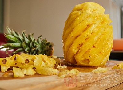 菠萝为什么要用盐水泡 孕妇吃菠萝有什么好处