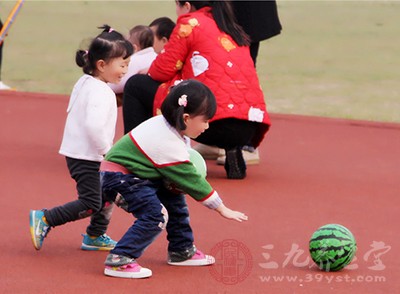 孩子流鼻血怎么回事 孩子流鼻血怎么快速止血