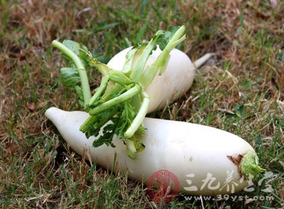 不宜与含植物色素的食物一起食用