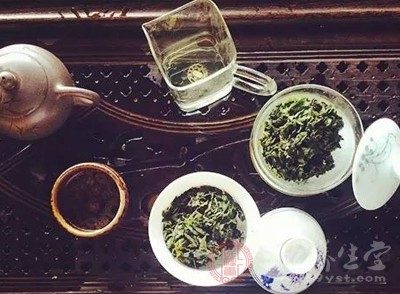 如何減少咖啡、紅酒和茶對(duì)牙齒的染色