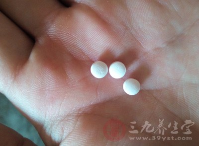 維生素B2、維生素B6等都會(huì)導(dǎo)致頭發(fā)由黑變白