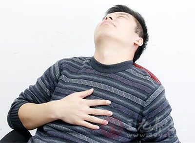 心脏神经官能症可以引起胸闷,其症状是心悸、呼吸不畅 心脏神经官能症可以引起胸闷,其症状是心悸、呼吸不畅