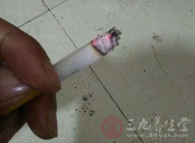 使用電子煙后，再吸食香煙，味道會(huì)變得很怪，完全沒(méi)有了之前的醇和口感