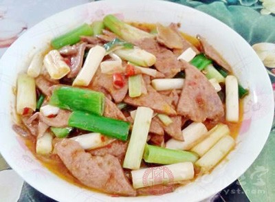 猪肝含有丰富的铁元素,是民间常见的补血食材 猪肝含有丰富的铁元素,是民间常见的补血食材