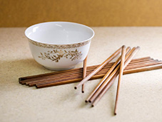 古木陶瓷洁净的碗筷
