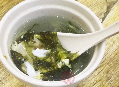 食用前應先用清水泡發(fā)，并換水清洗，清除污染和毒素