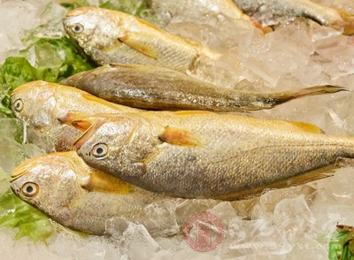 小黃魚去鱗、去鰓