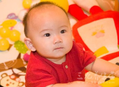 婴儿吃手是什么原因 婴儿咳嗽怎么办