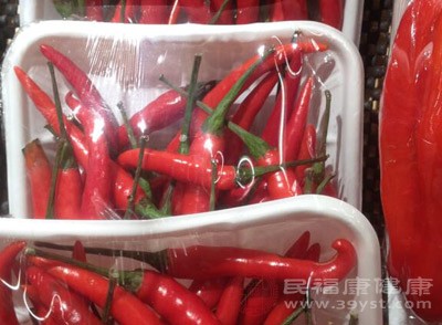 红辣椒怎么腌制好吃 孕妇吃辣椒的注意事项