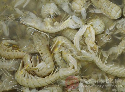 多吃海產(chǎn)食品，如蝦貝類等