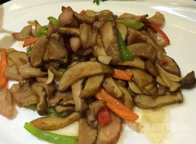 野生菌不能与海鲜同食;驴肉和菌类同食会引发脑血管病