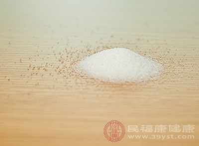 用盐，胡椒粉和加点料酒调味