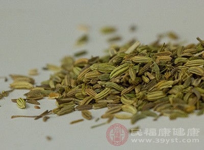 把小茴香菜擇洗干凈控凈水，用刀切碎