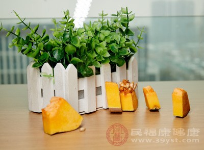 果膠有很好的吸附性，能粘結(jié)和消除體內(nèi)細(xì)菌毒素和其他有害物質(zhì)，如重金屬中的鉛、汞和放射性元素，起到解毒作用