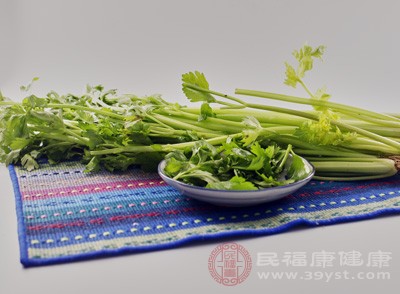 芹菜是有效降血糖的食物之一