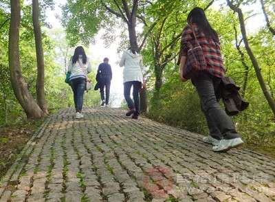 多約家人一起散步:一天工作下來帶上老婆小孩,一起逛逛聊聊家常,想想都美好有沒有