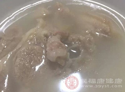 不仅适合女性调理月经过少的问题，同时也适合男人补肾，因此这道枸杞子炖羊肉汤应该是适合居家常用的养生汤