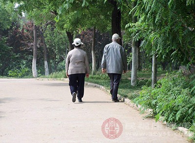 行走、慢跑、游泳、騎自行車，太極拳等