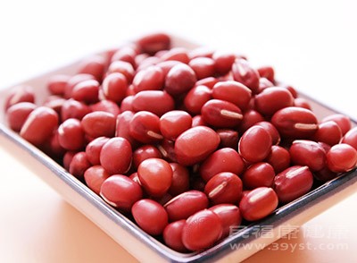 赤小豆有清热解毒、利水除湿、解毒脓之功