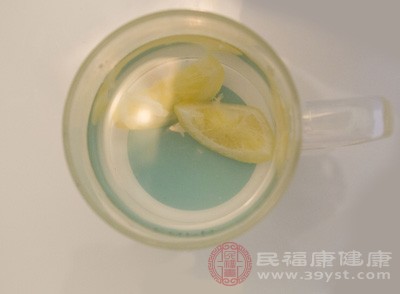 經(jīng)常食用檸檬具有抗菌、提高免疫力、協(xié)助骨膠原生成等多種功效