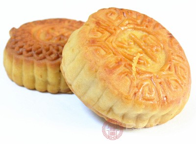 挤至在烤盘上，刷蛋黄液