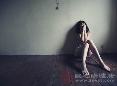 如过早进行性生活等，也易造成女性感染，从而引发盆腔炎