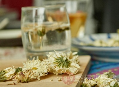 綠茶中摻雜一點(diǎn)菊花