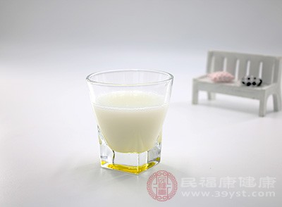 　羊奶中的超氧化物歧化酶豐富，是體內(nèi)主要的自由基清除劑