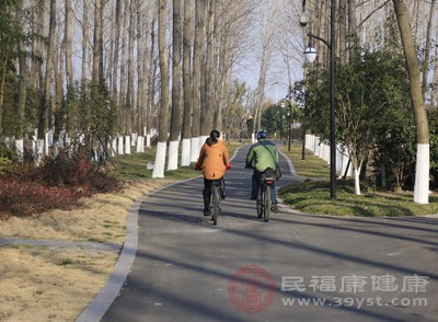 猛烈的騎自行車，擊打麻袋。密蘇里大學的研究顯示比起緩慢的節(jié)奏