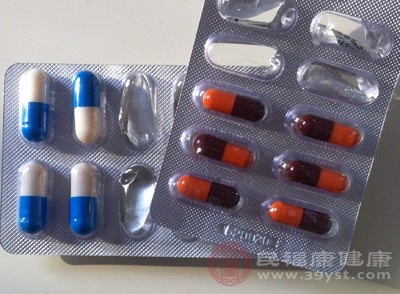 西藥的治療方法是首先解痙止痛，654-210-20mg，口服、肌注或靜滴，或者是用阿托品