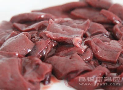 補(bǔ)充蛋白質(zhì):瘦肉、豆制品、山藥、雞蛋、動(dòng)物肝臟、綠葉蔬菜等食物中含優(yōu)質(zhì)的蛋白質(zhì),應(yīng)多吃