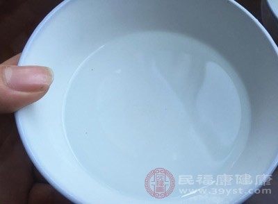 温水洗眼要注意水质的清洁