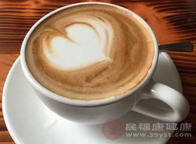 提神飲品。類似咖啡、茶、可樂類飲品,不可攝取過多,尤其是在晚間臨睡前。否則其內(nèi)含咖啡因會招來失眠和頭痛問題,而失眠是抑郁癥的主要誘因之一