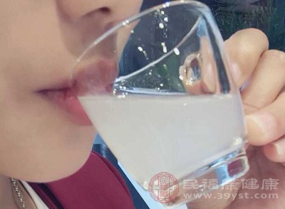 裝入杯子中直接飲用