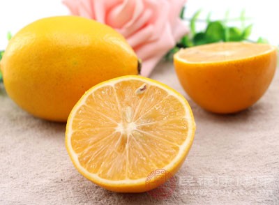柠檬富含维生素C、P,可预防和治疗高血压等心血管疾病 柠檬富含维生素C、P,可预防和治疗高血压等心血管疾病