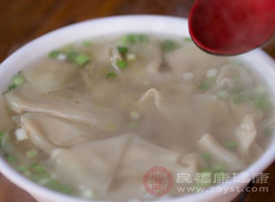 经期不要暴饮暴食，保持饮食结构的多样性和合理性