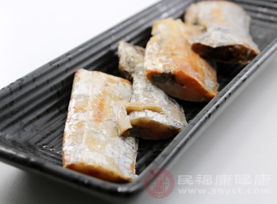 經(jīng)常食用帶魚可以預(yù)防冠心病、動脈粥樣硬化等心腦血管疾病的發(fā)生