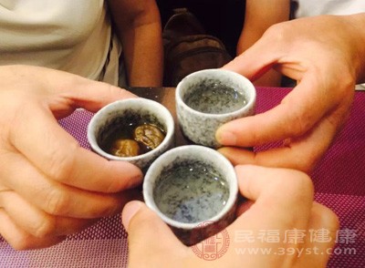 常见的姜茶包括红糖姜茶、红枣姜茶等，可以根据自己的口味选择种类