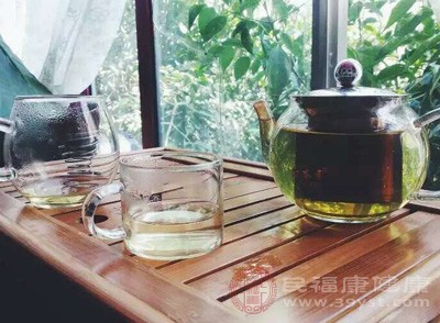 并不是所有茶都适合用沸水冲泡的