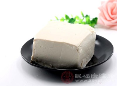 豆腐可以熱食或冷食，可入湯