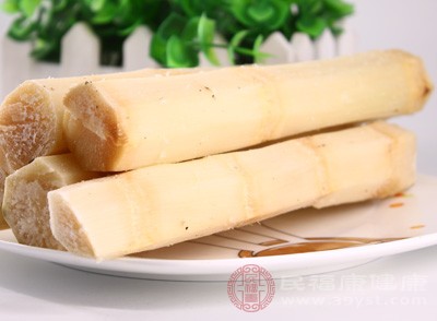 甘蔗性寒,味甘,可以清热,生津 甘蔗性寒,味甘,可以清热,生津