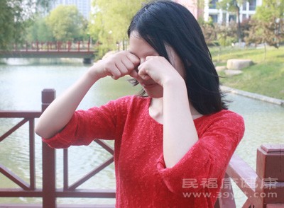 张女士左眼皮跳动范围已经逐渐扩大到左侧嘴角 张女士左眼皮跳动范围已经逐渐扩大到左侧嘴角