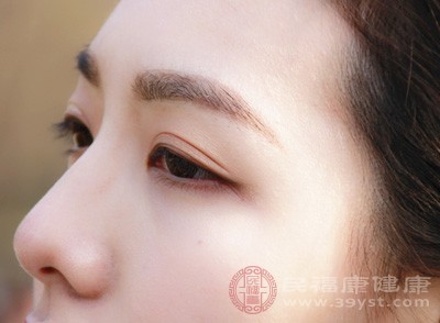如果眼皮跳动持续时间很长,应到医院诊断救治 如果眼皮跳动持续时间很长,应到医院诊断救治