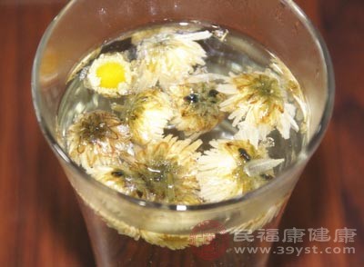 喝點(diǎn)菊花茶，也能清除肝火