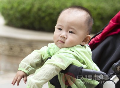 嬰幼兒多見驚厥發(fā)作，常以面肌、肢體局部抽搐為多見，或在局灶發(fā)作基礎上出現全身抽搐