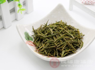 茶叶富含多种维生素，经常饮绿茶有抗癌作用