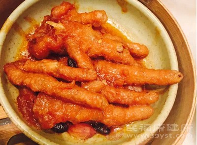 生产经营无标签的预包装食品、食品添加剂或者标签、说明书不符合本法规定的食品、食品添加剂的,由县级以上人民政府食品药品监督管理部门没收违法所得和违法生产经营的食品 生产经营无标签的预包装食品、食品添加剂或者标签、说明书不符合本法规定的食品、食品添加剂的,由县级以上人民政府食品药品监督管理部门没收违法所得和违法生产经营的食品